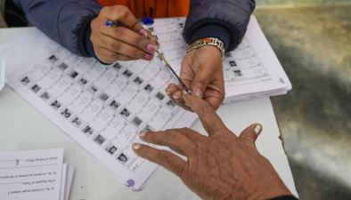 बिहार चुनाव: पहले चरण में 121 सीट के लिए मतदान जारी, पीएम मोदी और प्रियंका गांधी ने लोगों से की मतदान की अपील